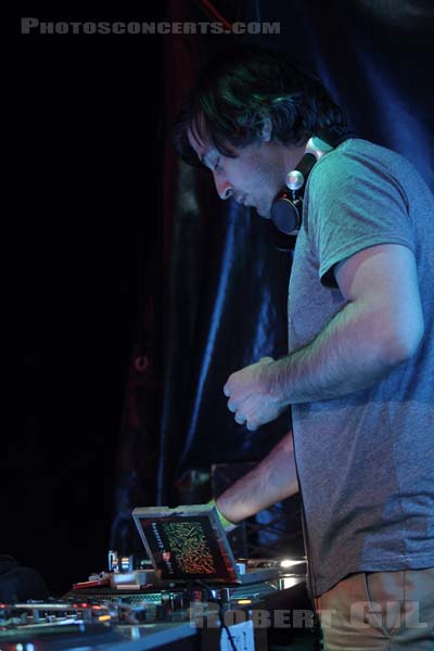 DJ EMILE OMAR - 2014-04-18 - PARIS - Point Ephemere - 